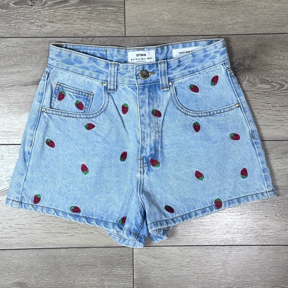 Cotton On High Rise Mom Shorts Strawberry Embroidery - Picture 5 of 14